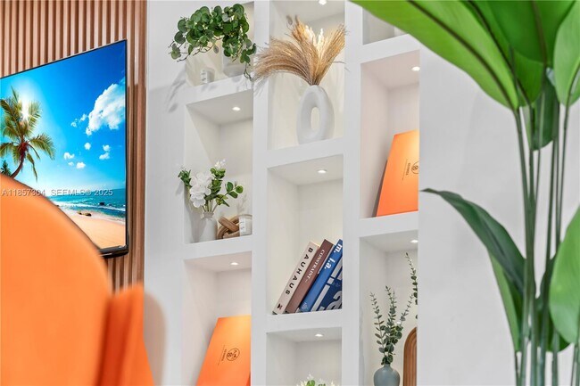 Building Photo - 209 N 31st Ave