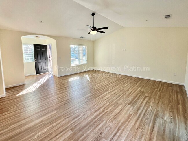 Building Photo - 6646 E Montecito Ave