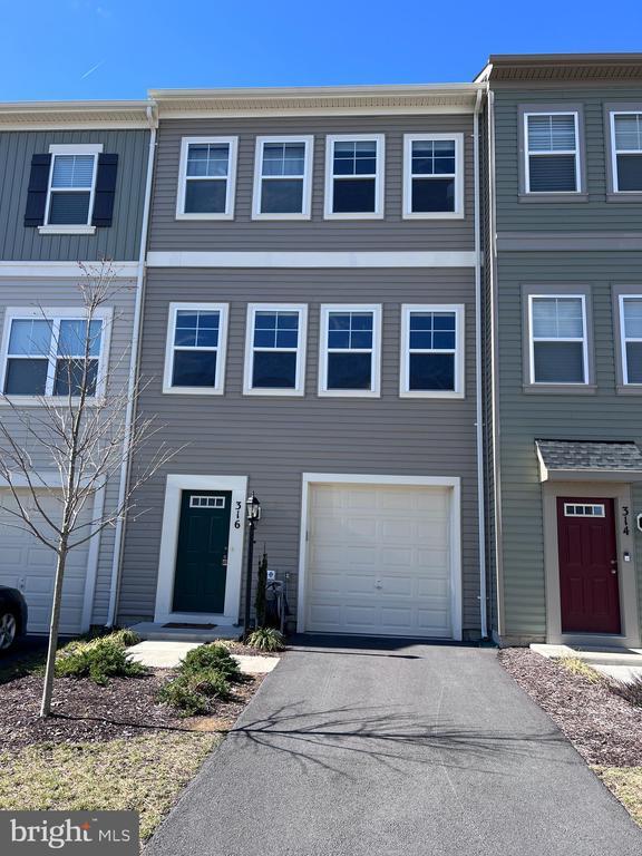 Building Photo - 316 Starry Way Dr