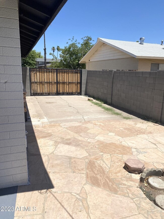 Building Photo - 4627 W Rose Ln