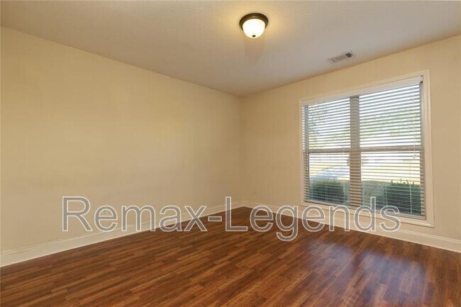 Building Photo - 947 Haymon Dr