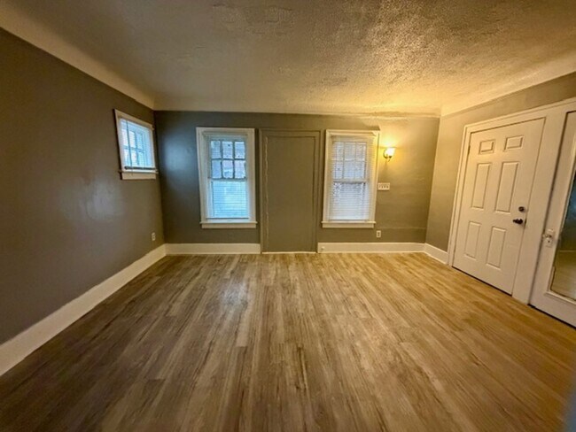 Building Photo - 2549 Highland St