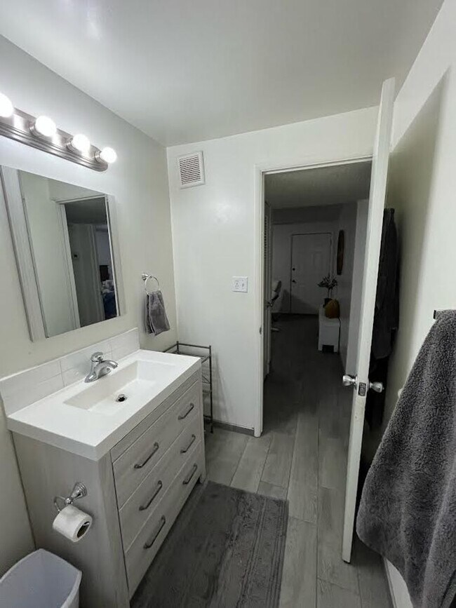 Building Photo - Remodeled 2 Bed 1 Bath, Apartment in Provo