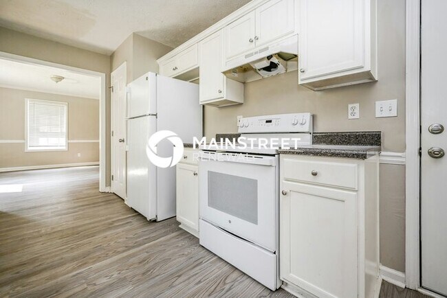 Building Photo - 4 Bedroom Pet-Friendly Home in Rex, GA with Main Street Renewal