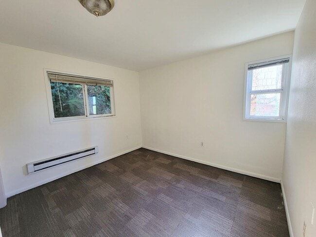 Building Photo - Pre-leasing for June! - 6 bed/3 bath Near Campus