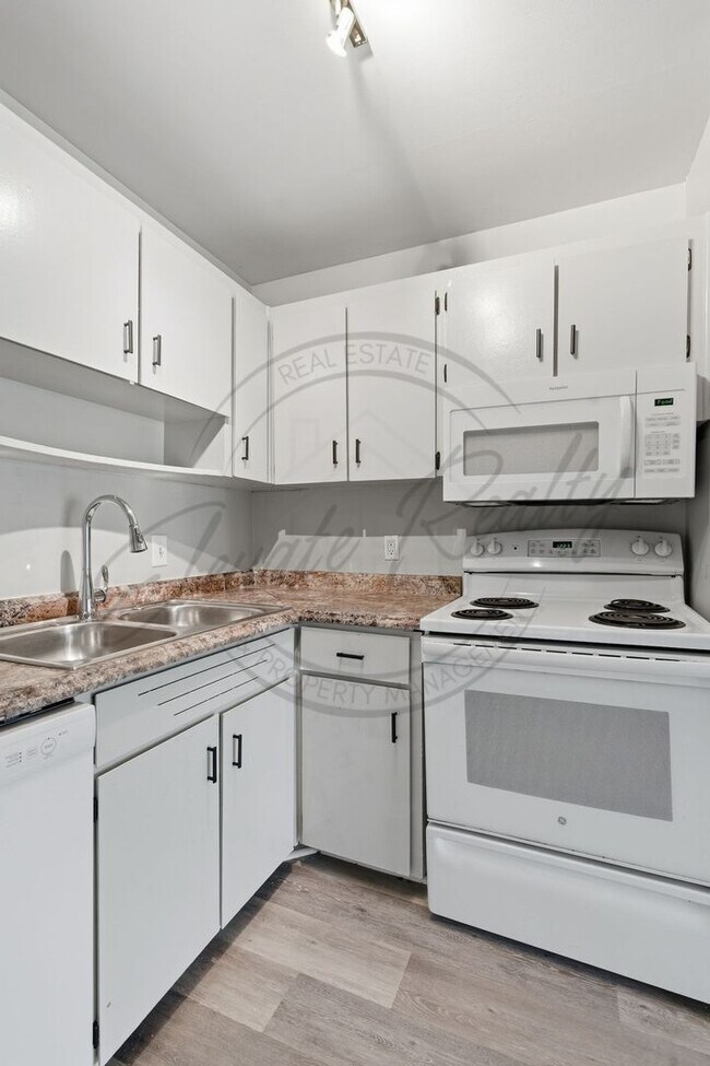 Building Photo - SPRING SPECIAL!! FIRST MONTH FREE on this ONE Bedroom Condo, First Floor, across from Madison Park!