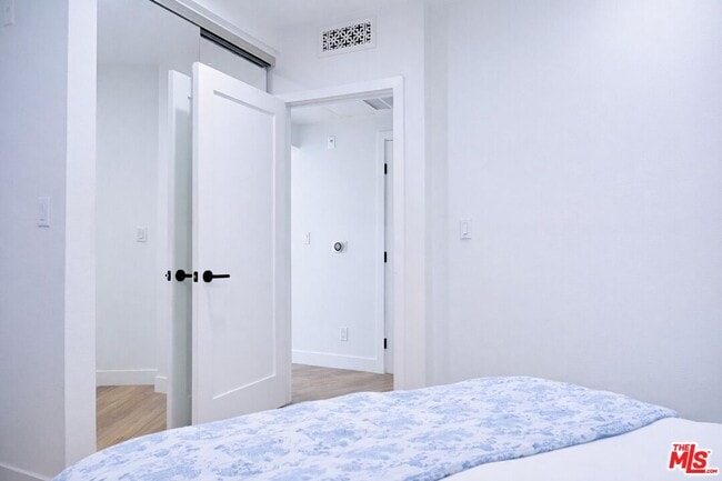 Building Photo - 842 11th St