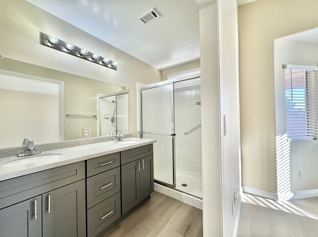 Building Photo - 1009 Torington Dr