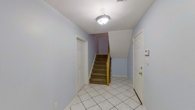 Building Photo - 690 Riverfront Dr