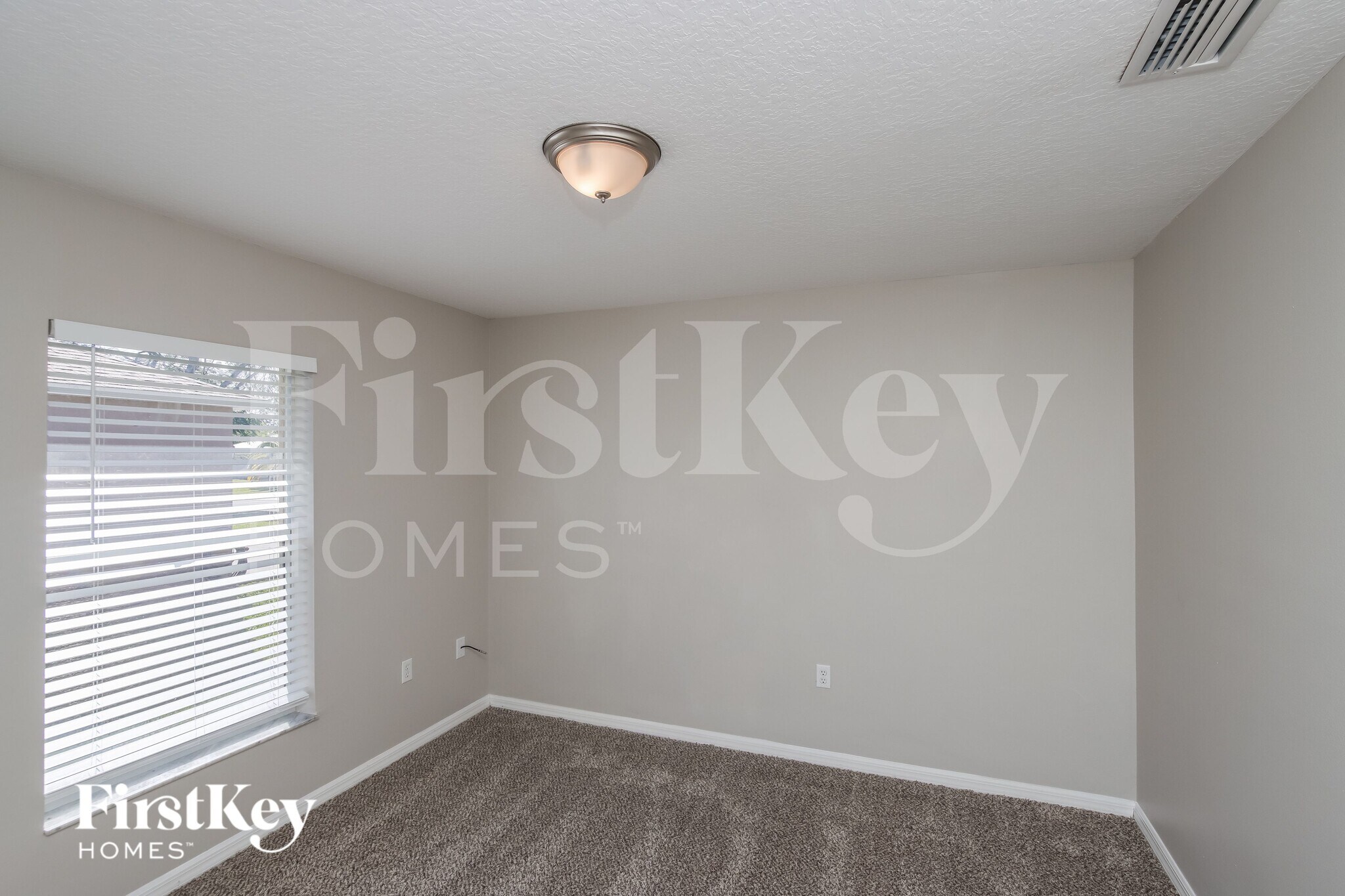Building Photo - 1347 Armory Dr NE