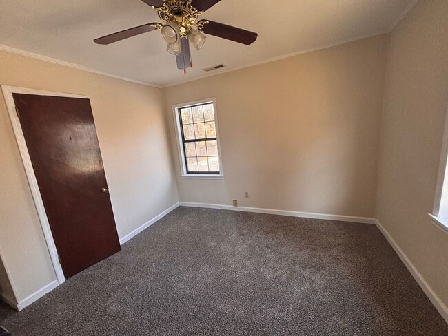 Building Photo - 3 Bedrooms- 1 Bathroom- House in Coosa!