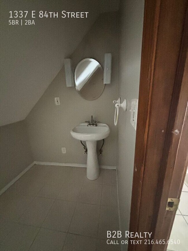 Building Photo - 1337 E 84th St