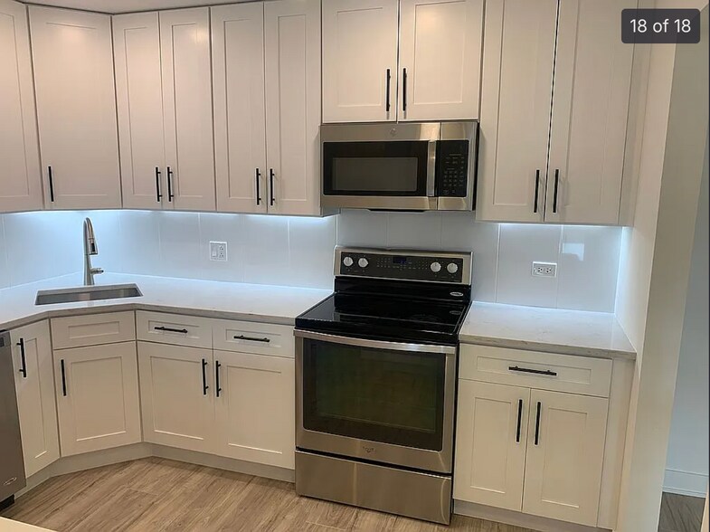 Building Photo - 1002 Castilian Ct