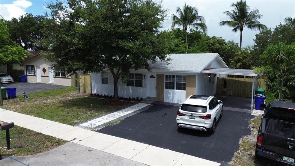 Primary Photo - 1657 SW 44th Ave