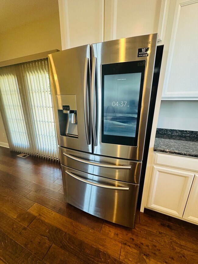Building Photo - Incredible views 4 bed / 2.5 bath, master on main