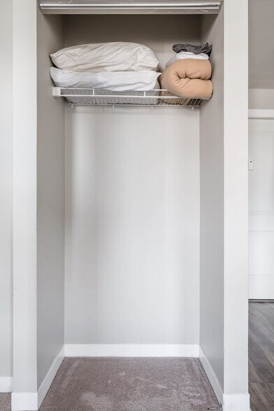 Building Photo - 615 N East St