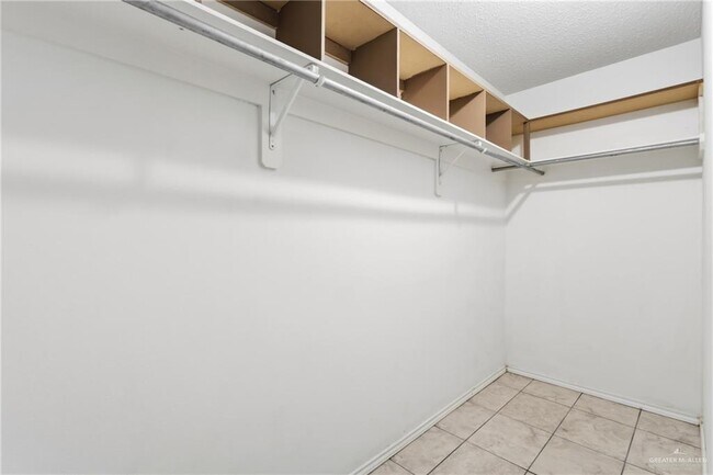 Building Photo - 20 Llano Grande Ln