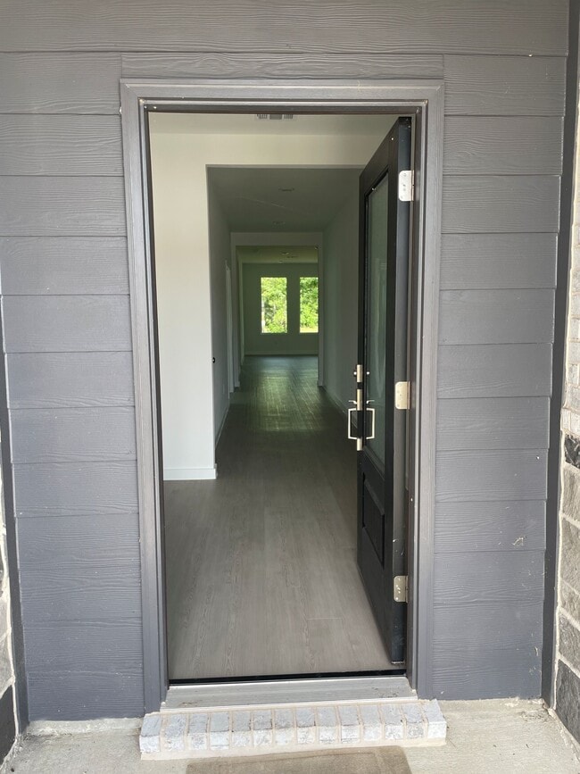 Building Photo - 545 Shoreview Dr