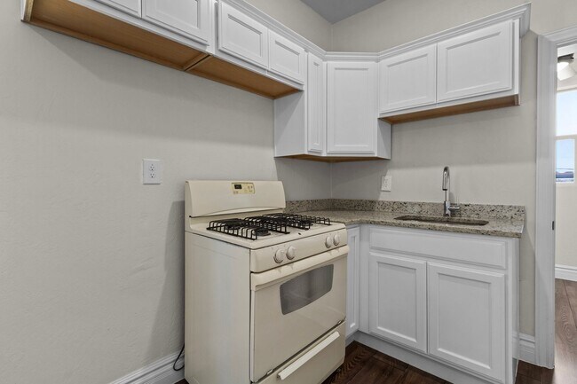 Building Photo - Yandell Units
