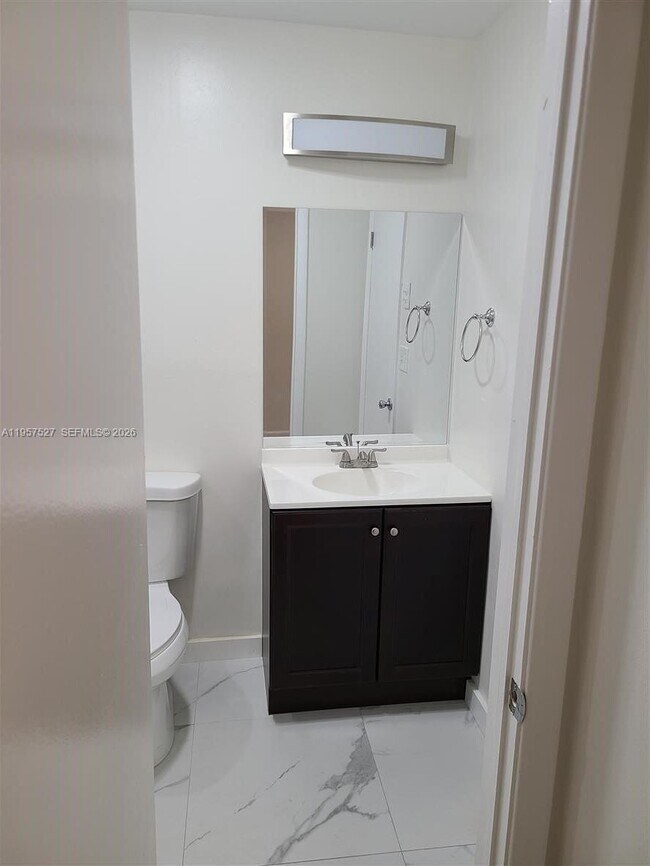 Building Photo - 4020 Del Rio Way