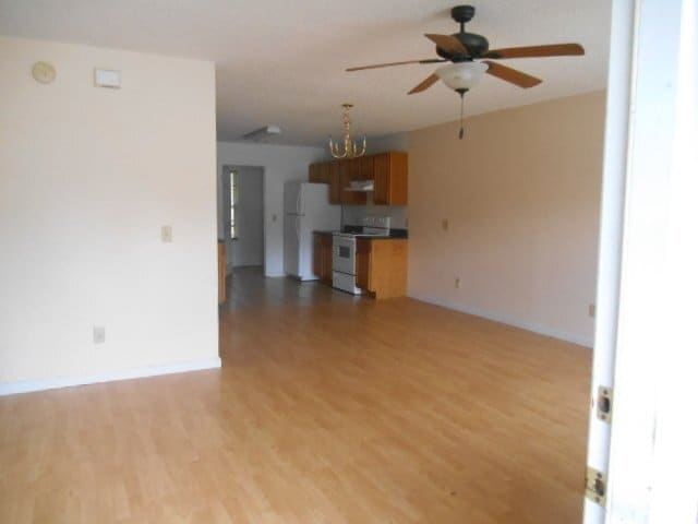 Building Photo - Duplex For Rent