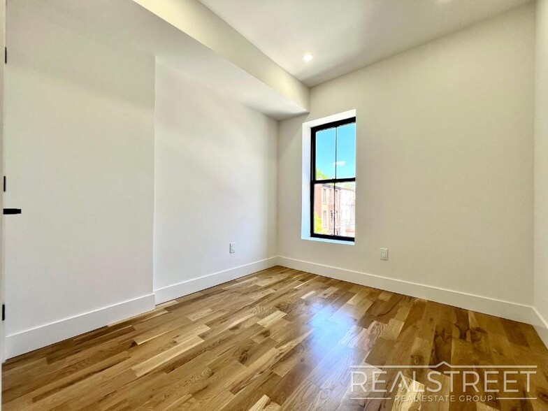 Building Photo - Brand New 2 bed 2 Bath in Ocean Hill!