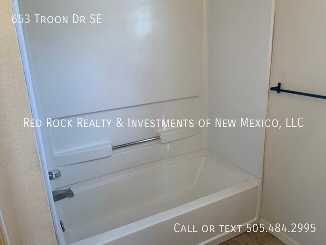 Building Photo - 653 Troon Dr SE