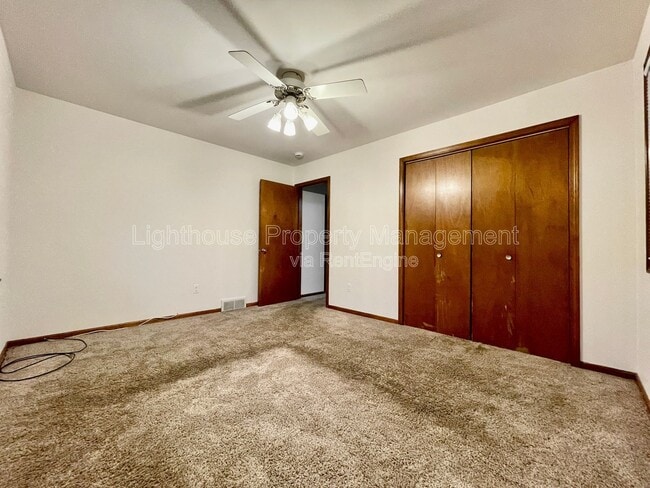 Building Photo - 1348 Carriage Hill Dr SE