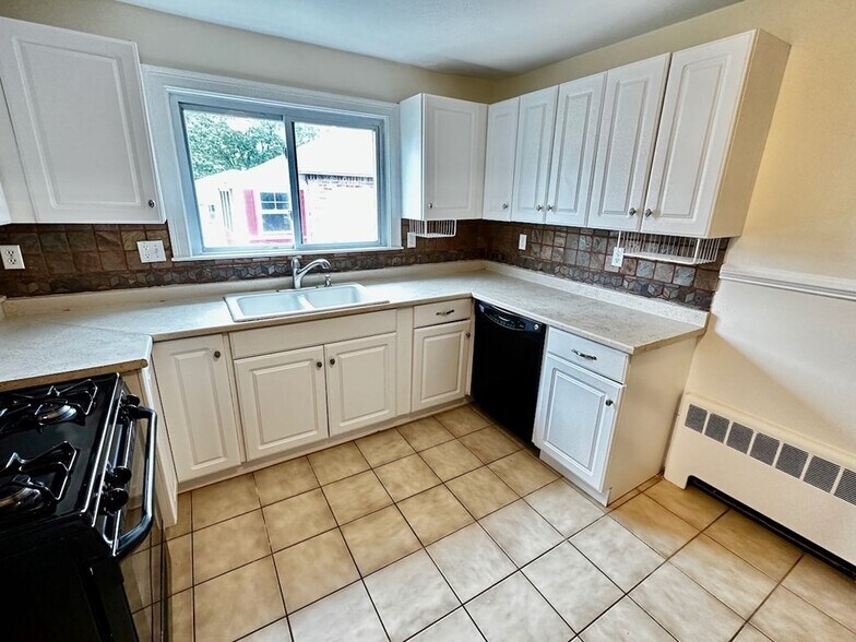 Building Photo - 27 Heath St