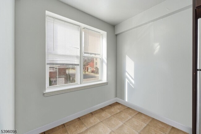 Building Photo - 2520 John F. Kennedy Blvd