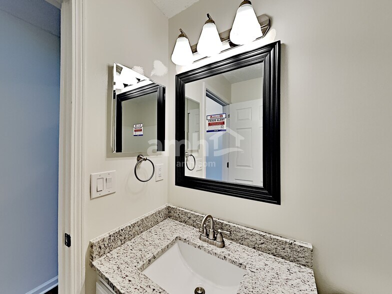 Building Photo - 3155 Olde Sutton Parke Dr