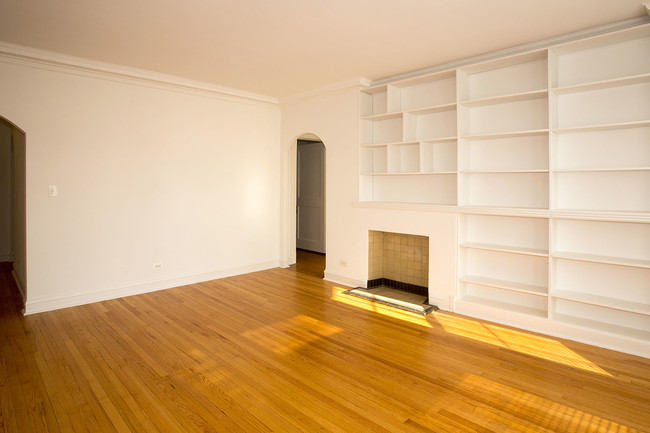 Dining/Living room - 5325 S. Hyde Park Boulevard