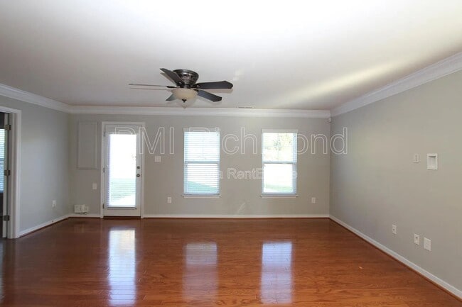 Building Photo - 637 Abbey Village Cir
