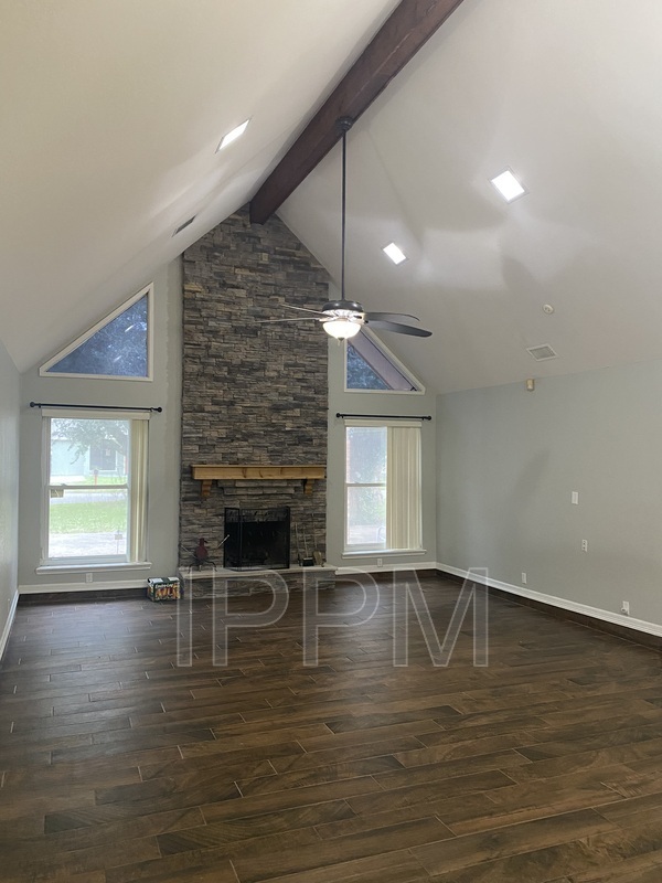Building Photo - 609 Inverary Dr