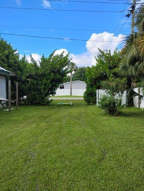 Building Photo - 1475 N Bridge St