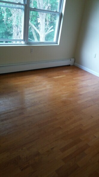 Room 2 11x11 - 286 Shaler Blvd