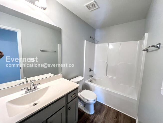 Building Photo - 4 Bed, 2 Bath Home with Fenced Yard & Garage / Pet-Friendly / Coming Soon!