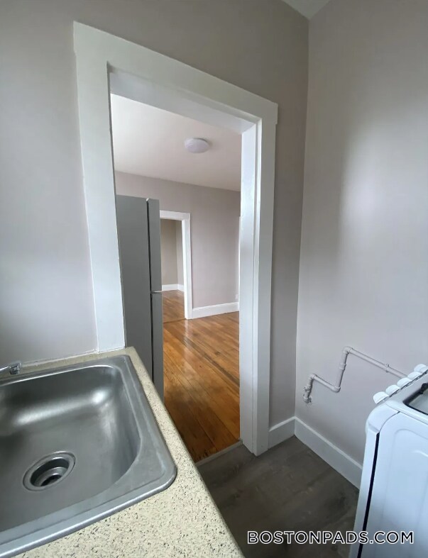 Building Photo - 116-124A Central Ave