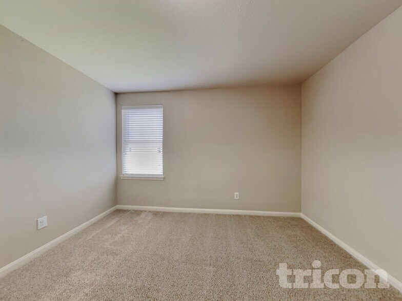 Building Photo - 334 Shoshone Ridge Dr