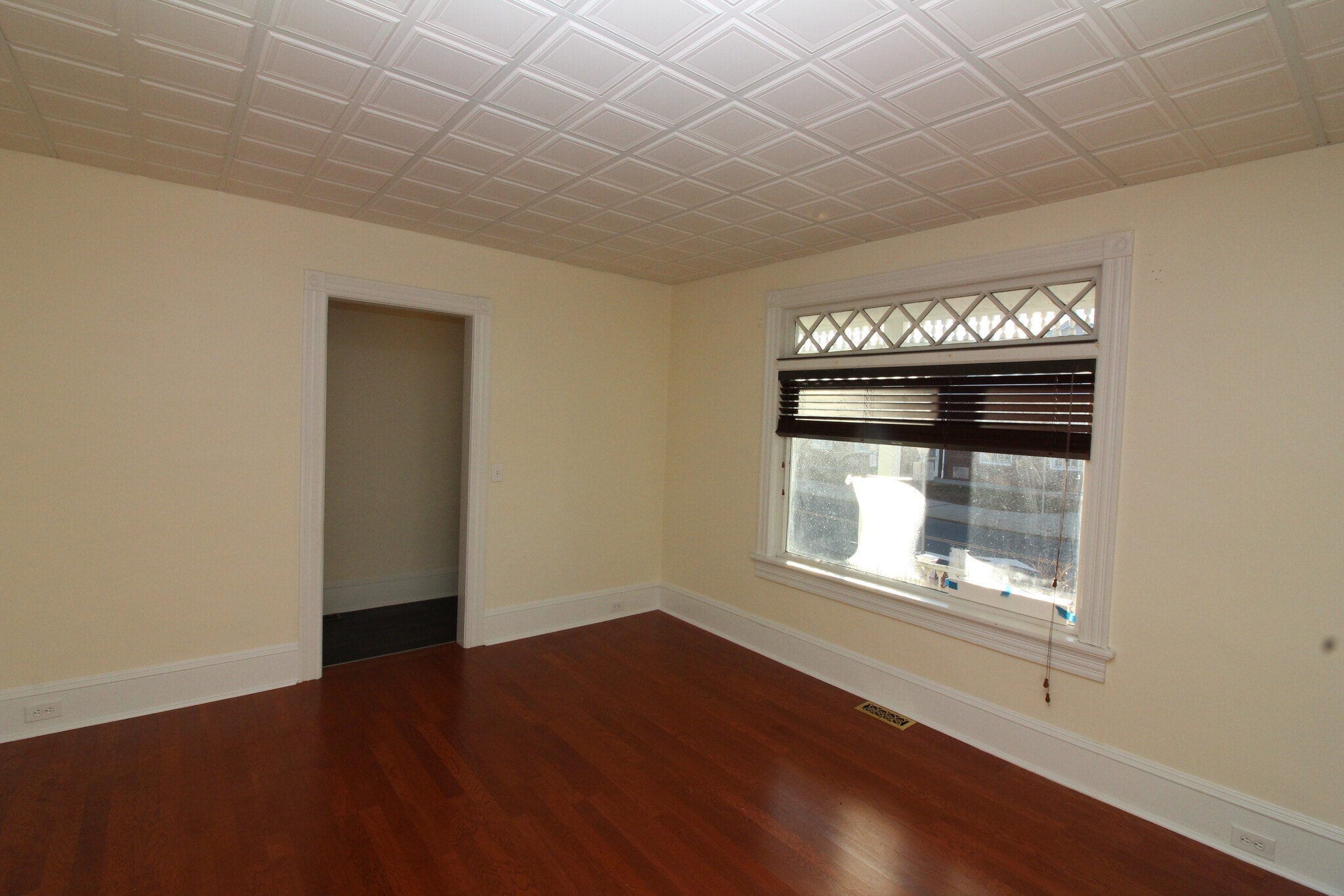 Building Photo - 16 Main St