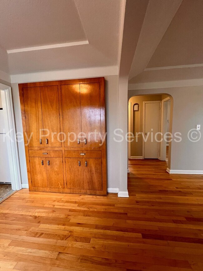 Building Photo - Charming Two Bedroom House near Downtown V...