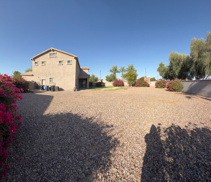Pie-Shaped Rear Yard w/RV Gate & Lawn - 3163 S Porter St
