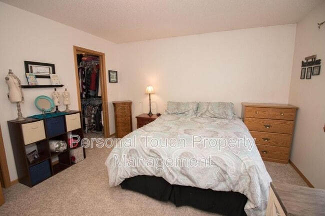 Building Photo - 1060 41st Ave W