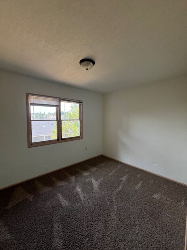 Building Photo - Sheridan duplex bremerton