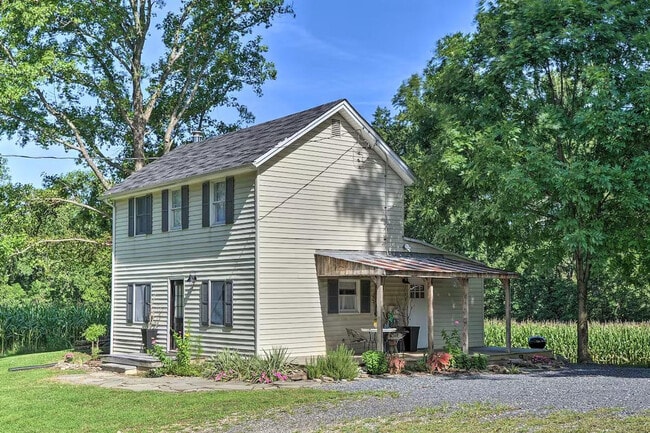 Building Photo - 240 Farmhouse Ln