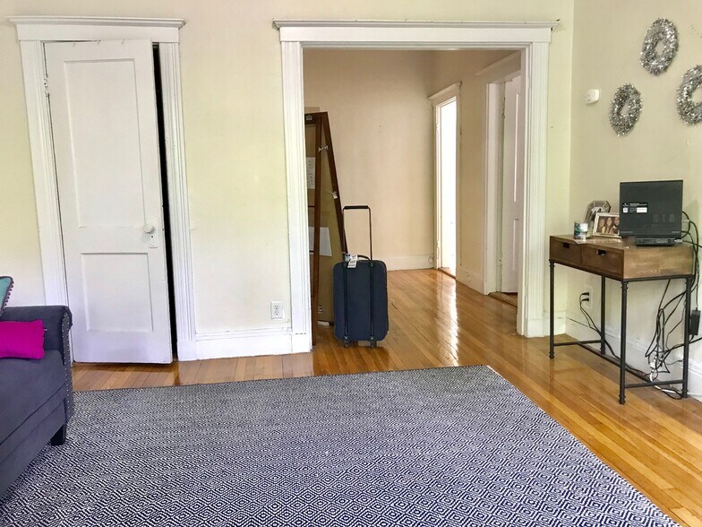 Building Photo - 9 Egremont Rd