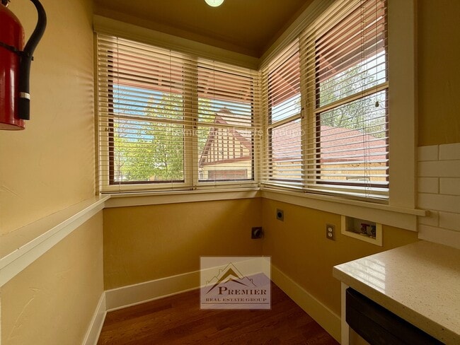 Building Photo - 429 E San Rafael St