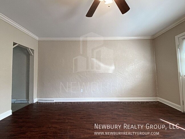 Building Photo - 39 Hickory St