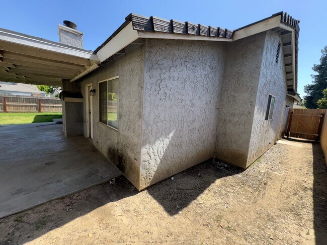 Building Photo - NW Visalia home available in a great neighborhood! available soon