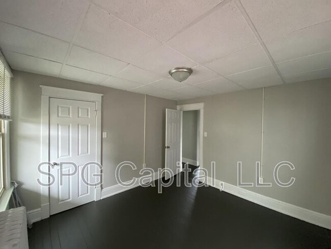 Building Photo - 12 E Burd St